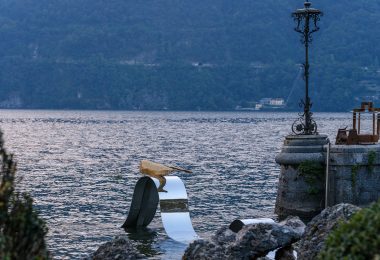 “Un’onda del mare nel Lago di Como” (“A sea wave in Lake Como”) | Nicola Salvatore. Ph. by Luciano Movio